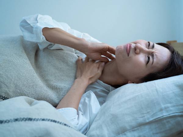女性のひどい寝汗の原因は？考えられる病気・対処法！