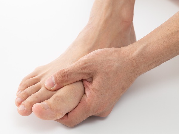 理学療法士が教える「足指つかみ」で姿勢改善・3