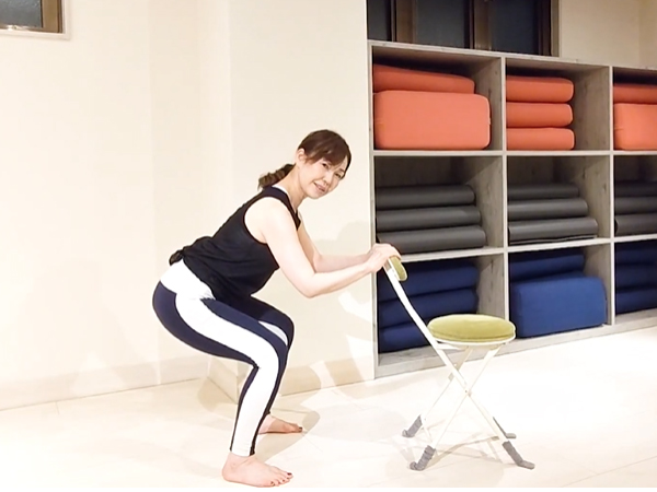 動画で骨盤底筋トレーニング：椅子を使ったスクワット