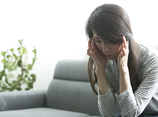 更年期の頭痛の原因と頭が重い時のおすすめ対処法