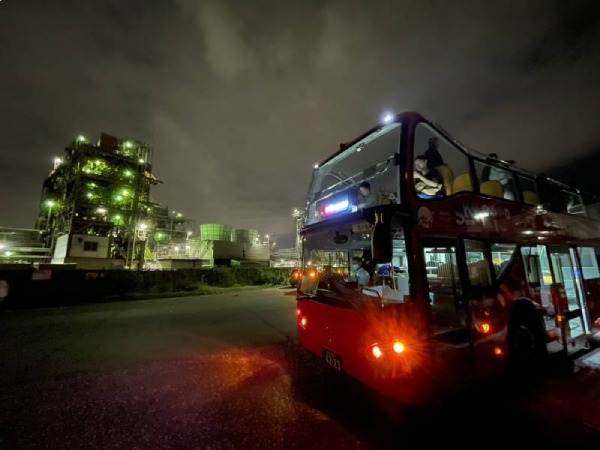川崎発2階建て屋根なしバス「工場夜景」見学ツアー！