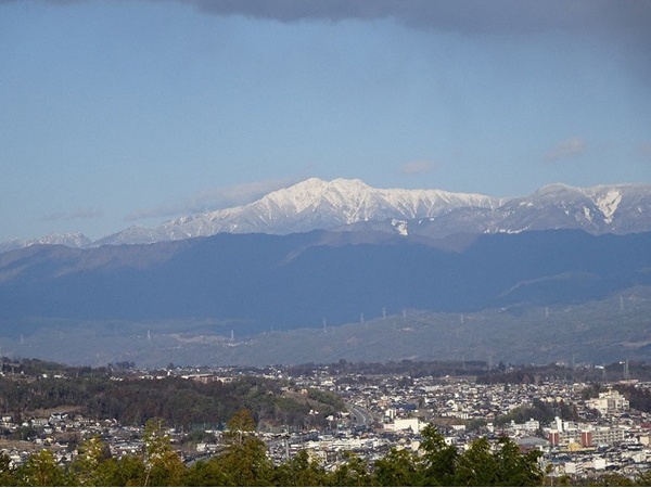 いつも、眺めて歩く仙丈ケ岳です。美しい形でしょう！！