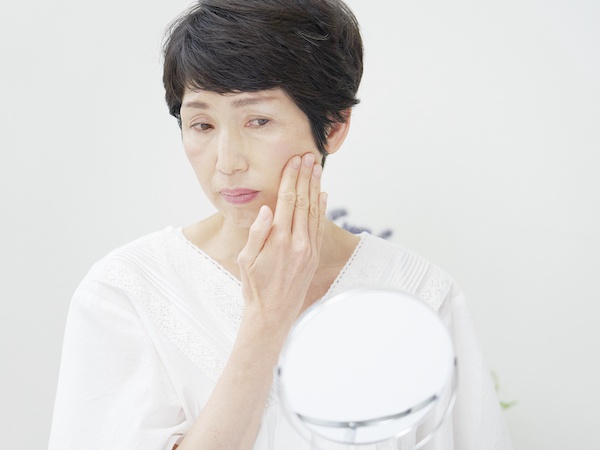 睡眠後の顔のむくみを軽減する方法