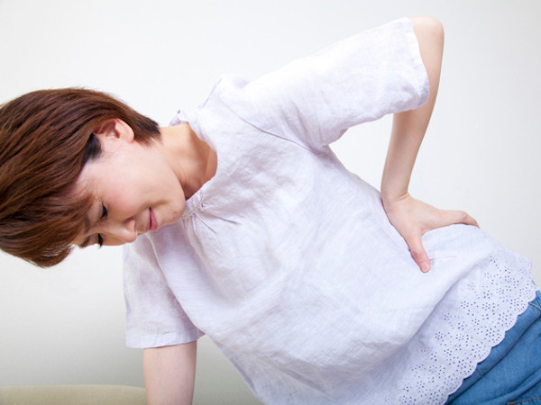 腰痛対策おすすめストレッチ＆生活習慣で痛みを改善！ | ハルメク美と健康