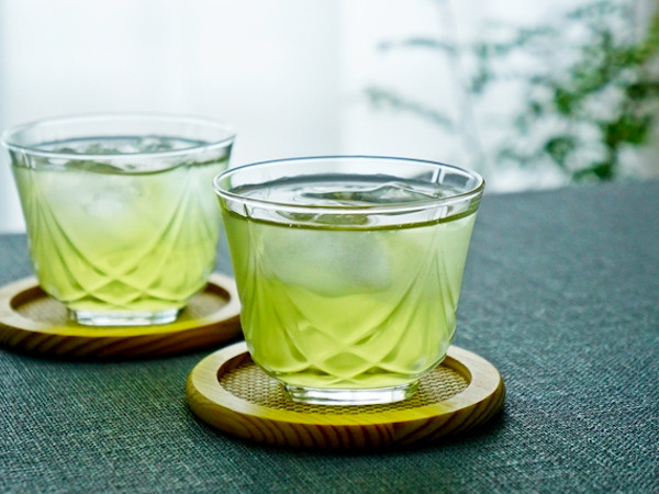 夏は水出し緑茶がおすすめ！リラックス＆快眠効果も