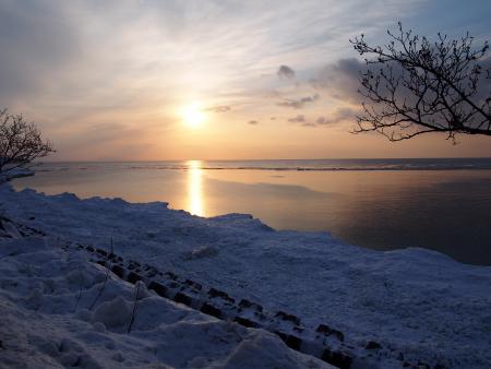 オホーツク海を染める夕日