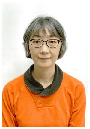 石井仁美さん58歳　グレイヘア挑戦前の写真