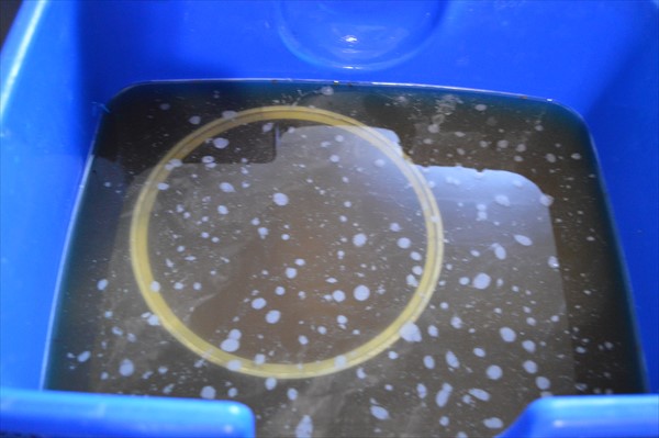 換気扇掃除：シロッコファンのつけ置き後のお湯