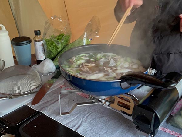 あっさり和風のスープで作るトマト鍋