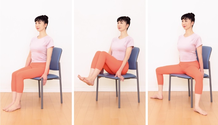 骨を育てる動き1：座って、脚を開いたり閉じたり