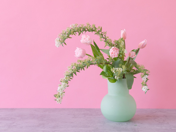 チューリップの飾り方2：春の花をプラスして楽しむ