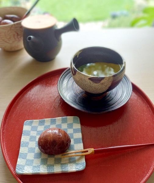 栗の渋皮煮を日本茶で