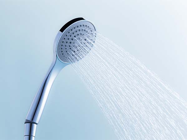 3-8_体の臭い対策5：朝シャワーで5分背中を流す