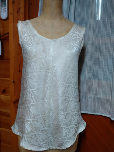 羽織の裏地で作ったタンクトップ。