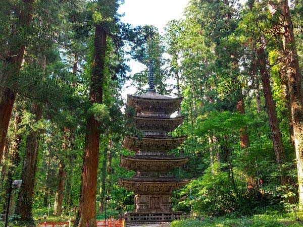 羽黒山、湯殿山に続いて、月山へ