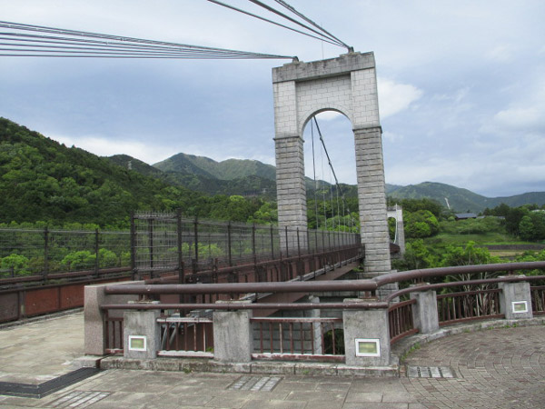 風のつり橋