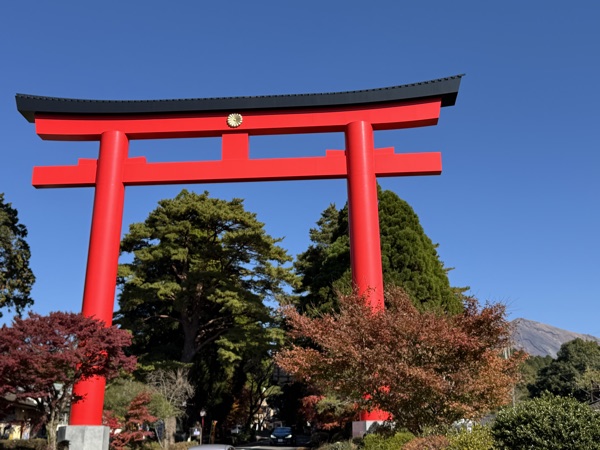 神話との関わりも深いパワースポット、霧島神宮へ