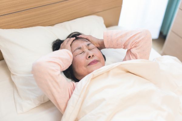 睡眠不足が与える影響やリスク