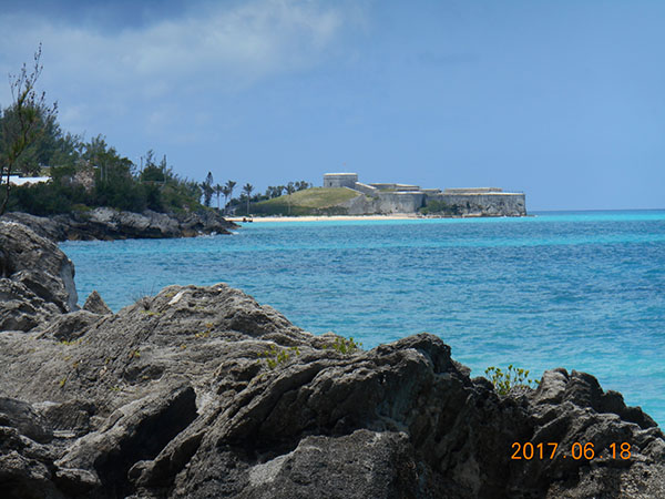 島のあちこちに要塞跡と砲台跡が残っています