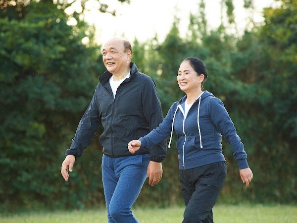 一日何歩歩くと健康的？日本人の平均歩数と目標歩数