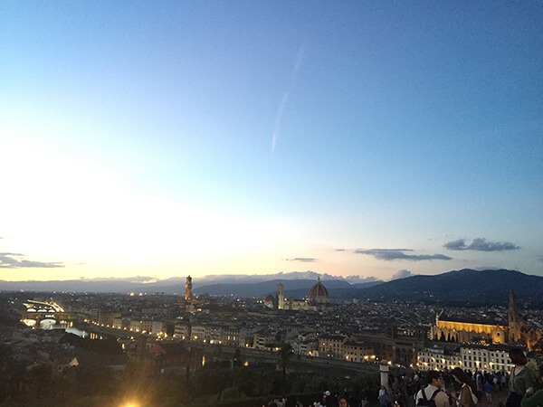 フィレンツェ、ミケランジェロの丘から眺める夕暮れ