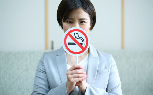 【保険3】タバコを吸わなければ「ノンスモーカー割引」も！