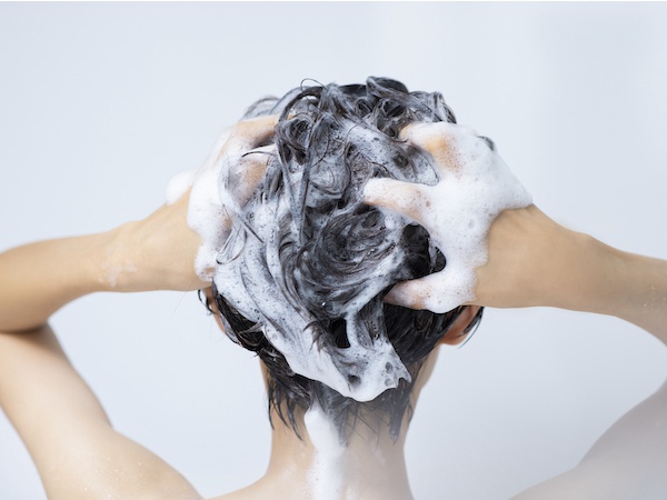 髪の毛は毎日洗うべき？シャンプーの適切な頻度って？