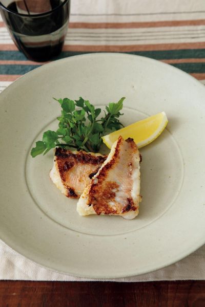 玉ネギこうじレシピ2：白身魚のムニエル