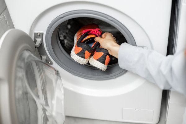 スニーカー（運動靴）は洗濯機でも洗える！