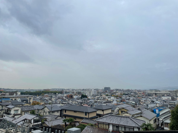 高台にあるお墓へ…京都市街を一望！