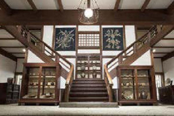 国内外の工芸品を展示「日本民藝館」