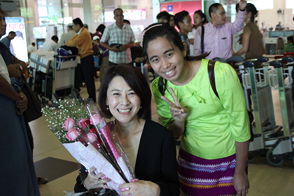 ミャンマーの障害者支援団体の職員の方(肢体不自由者)に空港で出迎えられた。