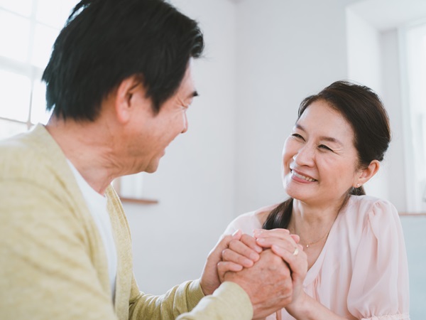 人生相談：入浴せず居間で寝るだらしない夫…改善法は？