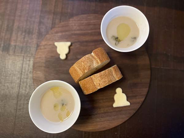 MOKICHIのディナーひよこ豆のスープとビール酵母のパン