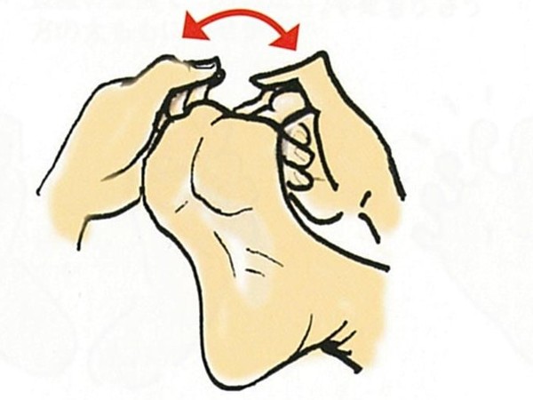 【きくち体操・基本のやり方1】足の裏と指に触る2