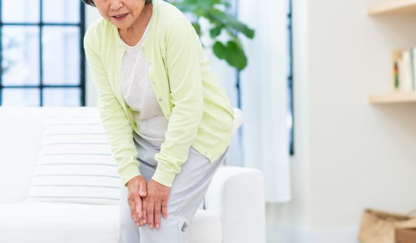 膝の裏の痛みを引き起こす日常生活での原因と対処法