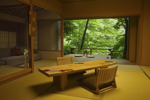 界 箱根「箱根寄木細工の間　せせらぎ縁台付き和室」