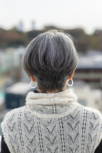 gray hair Miyuki Kamono behind
