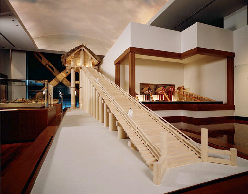 古代御本殿十分の一模型（写真提供：島根県立古代出雲歴史博物館）