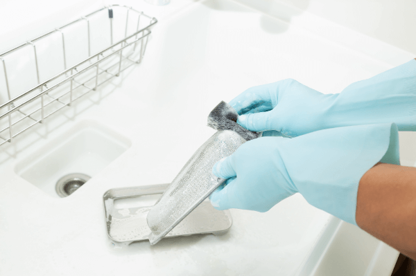 キッチンシンクの水あかを掃除する方法