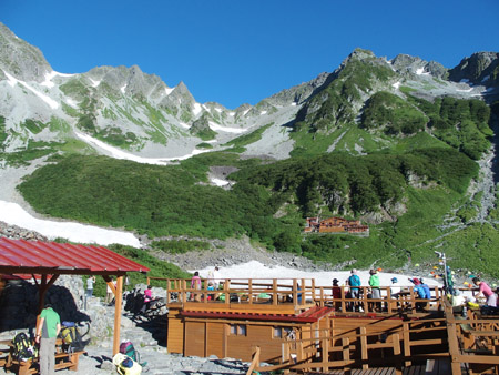 晴れていたら目の前に美しい涸沢カールが。