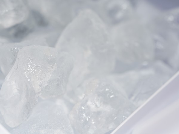 冷蔵庫の製氷機が汚れる原因