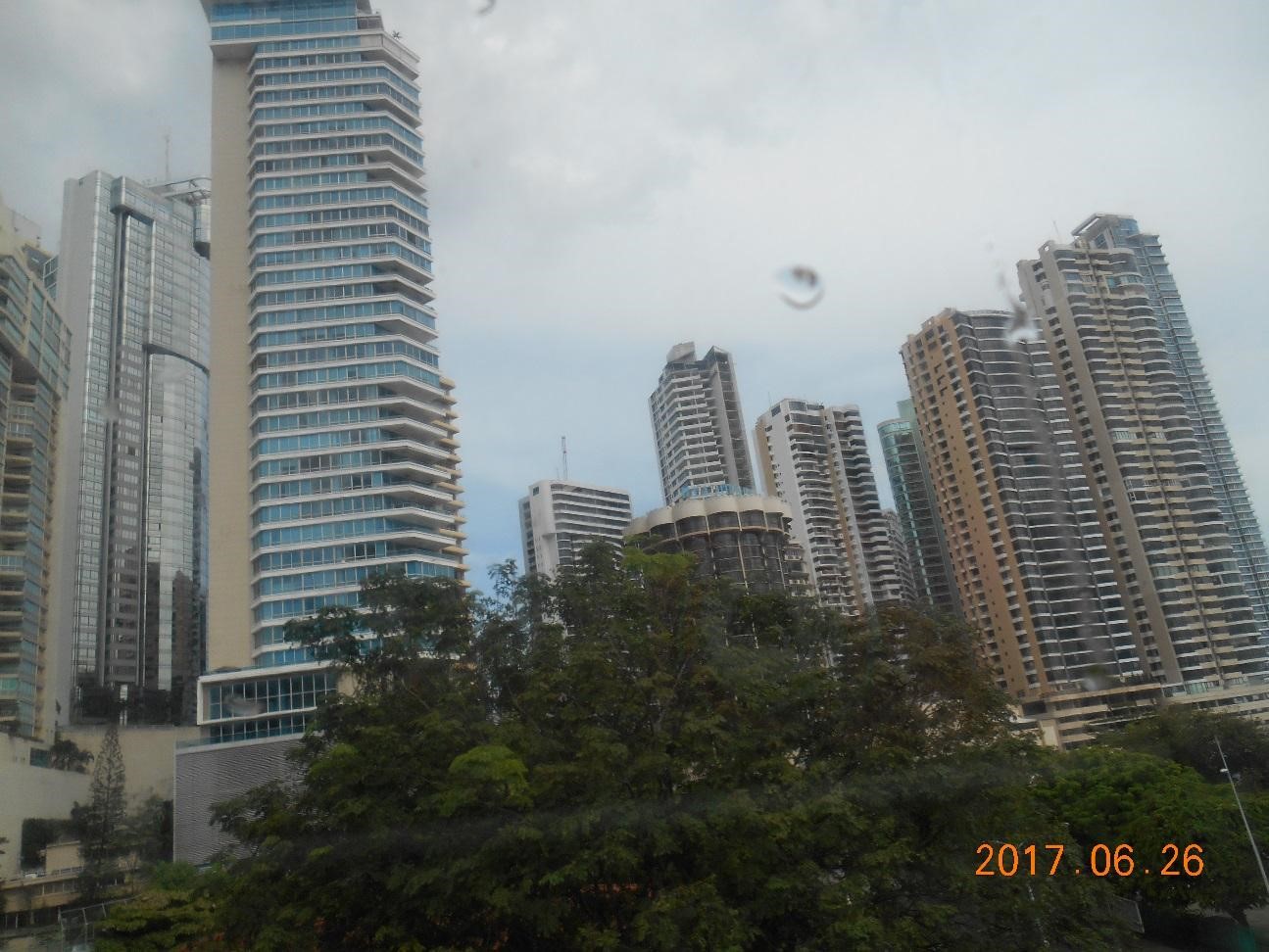 パナマシティの新市街のビル群