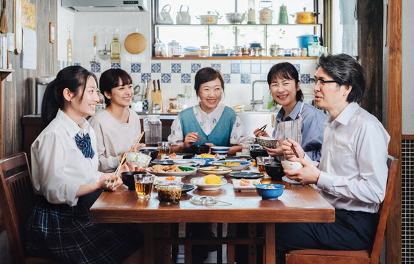 海辺の小さな町に住む家族の物語