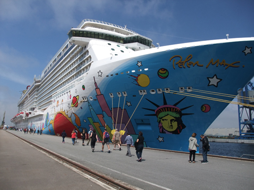 乗船したノルウェージャン ブレイクアウェイ号。