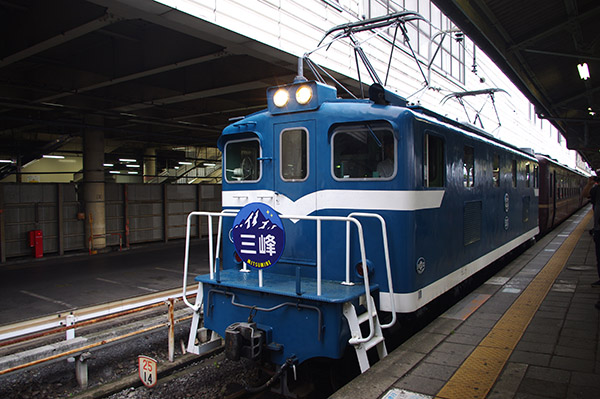 3度目の熊谷駅に停車する、臨時急行「三峰51号」