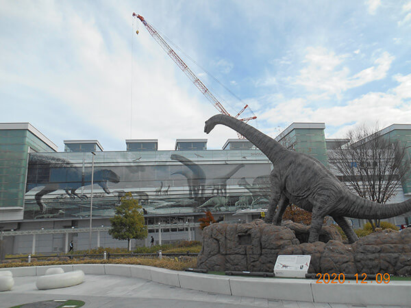 福井駅　駅前の恐竜の像