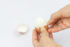 ゆで卵のきれいな殻のむき方は？