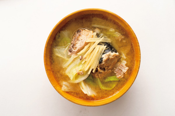 小鍋風で食物繊維たっぷり「サバ缶と白菜の味噌汁」