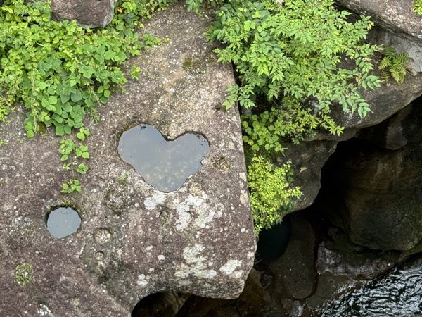 温泉街を流れる名取川の渓谷美、磊々峡